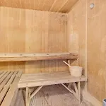 In With Sauna Hals