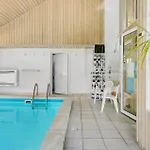 Сasa de vacaciones In With Sauna *